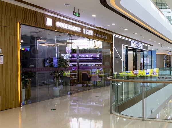 美甲店女老板孕期赴伦敦创业被关小屋遭恐吓勒索