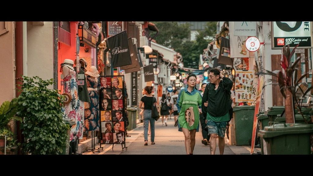 原来我铺上有电热毯的，我妈听别人说有人晚上睡电热毯不关电