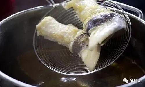 卤水卤菜发黑怎么补救,卤菜卤水发臭怎么回事