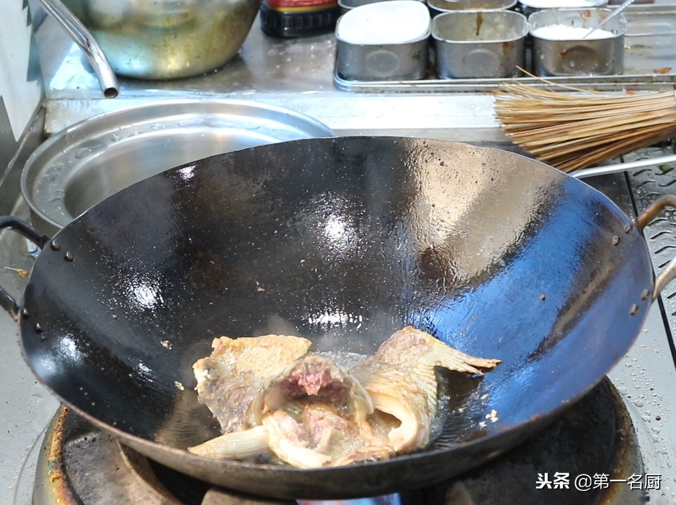 煎鲤鱼不粘锅不破皮的正确做法,煎焖鲤鱼的做法视频