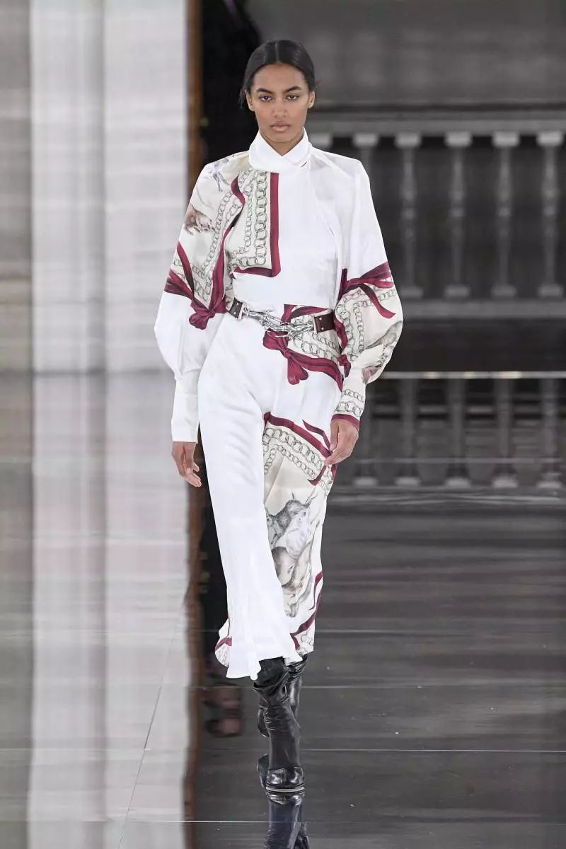 波司登羽绒时装周,波司登伦敦时装周中国红