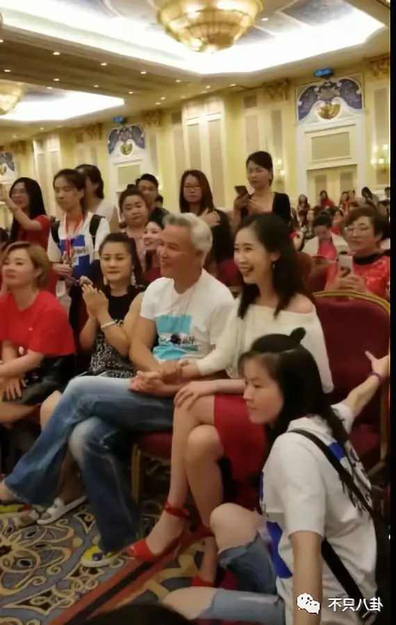 张庭夫妇旗下的微商成员,张庭的微商团队有多大