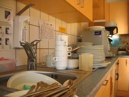 厨房水槽下怎么防臭防潮,厨房水槽下水防臭怎样清理