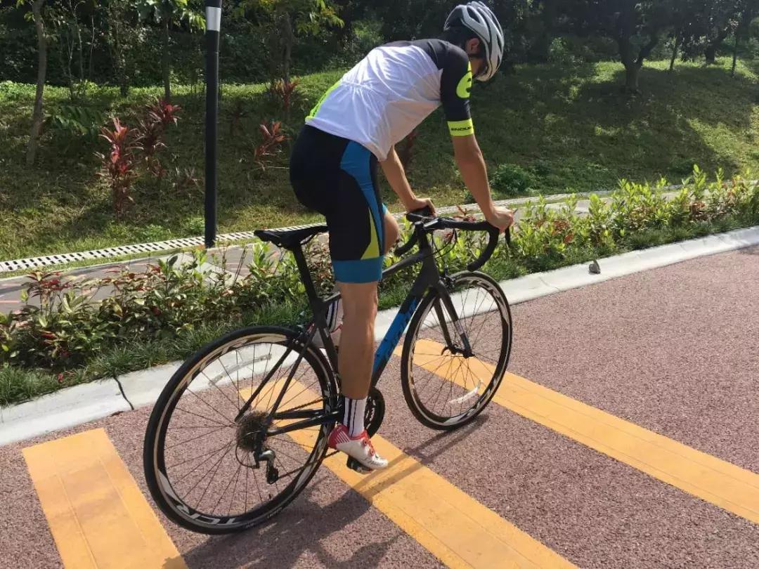 giant捷安特revolt-f1测评,捷安特通勤休闲骑行入门推荐