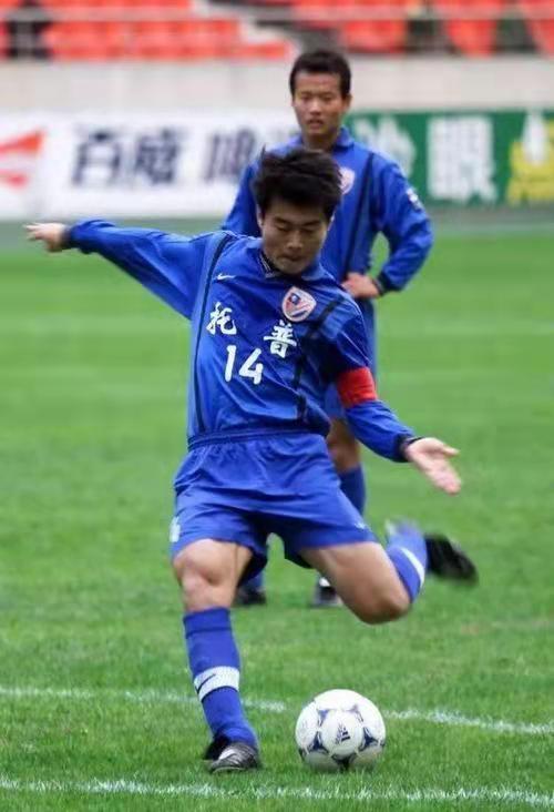 圆月弯刀任意球,足坛十大绝杀贴地斩