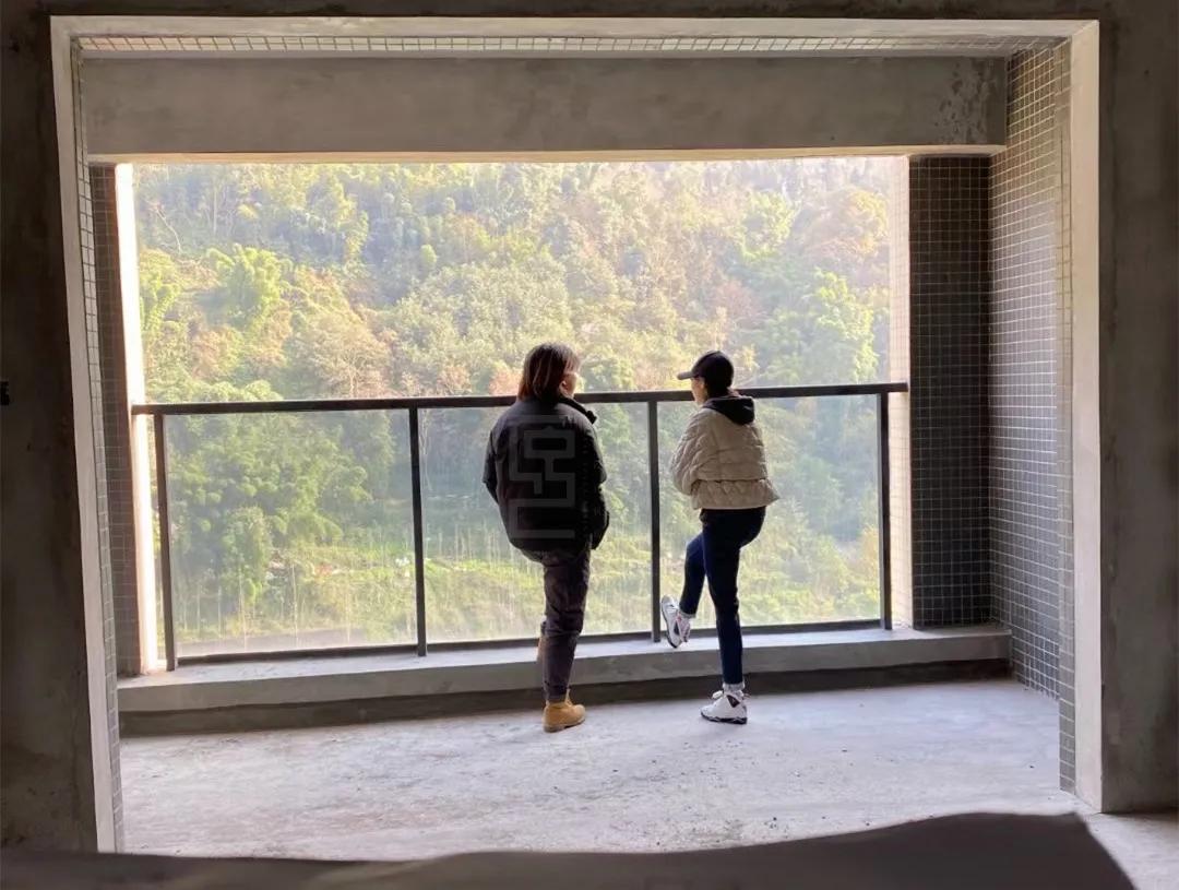 便宜又好看的屏风隔断现代轻奢,现代简约风实木隔断屏风效果