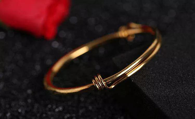 黄金和彩金一起放黄金会变色吗,彩金是18kgp会变色吗