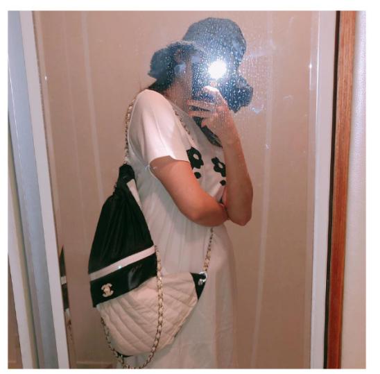 被韩国第一腿精吊打，卫衣+自行车裤“上松下紧”显高挑，真会穿