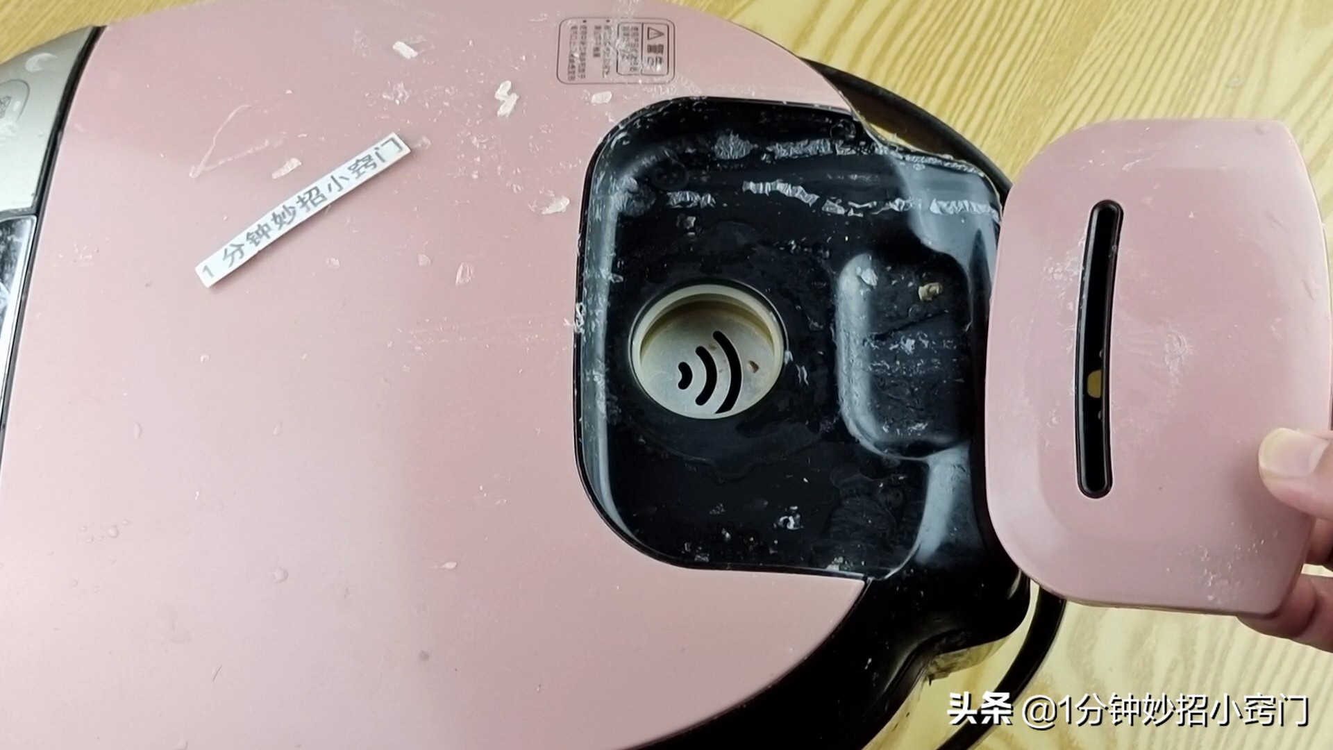 电饭锅内胆发黑怎么清理,电饭锅里面污垢妙招