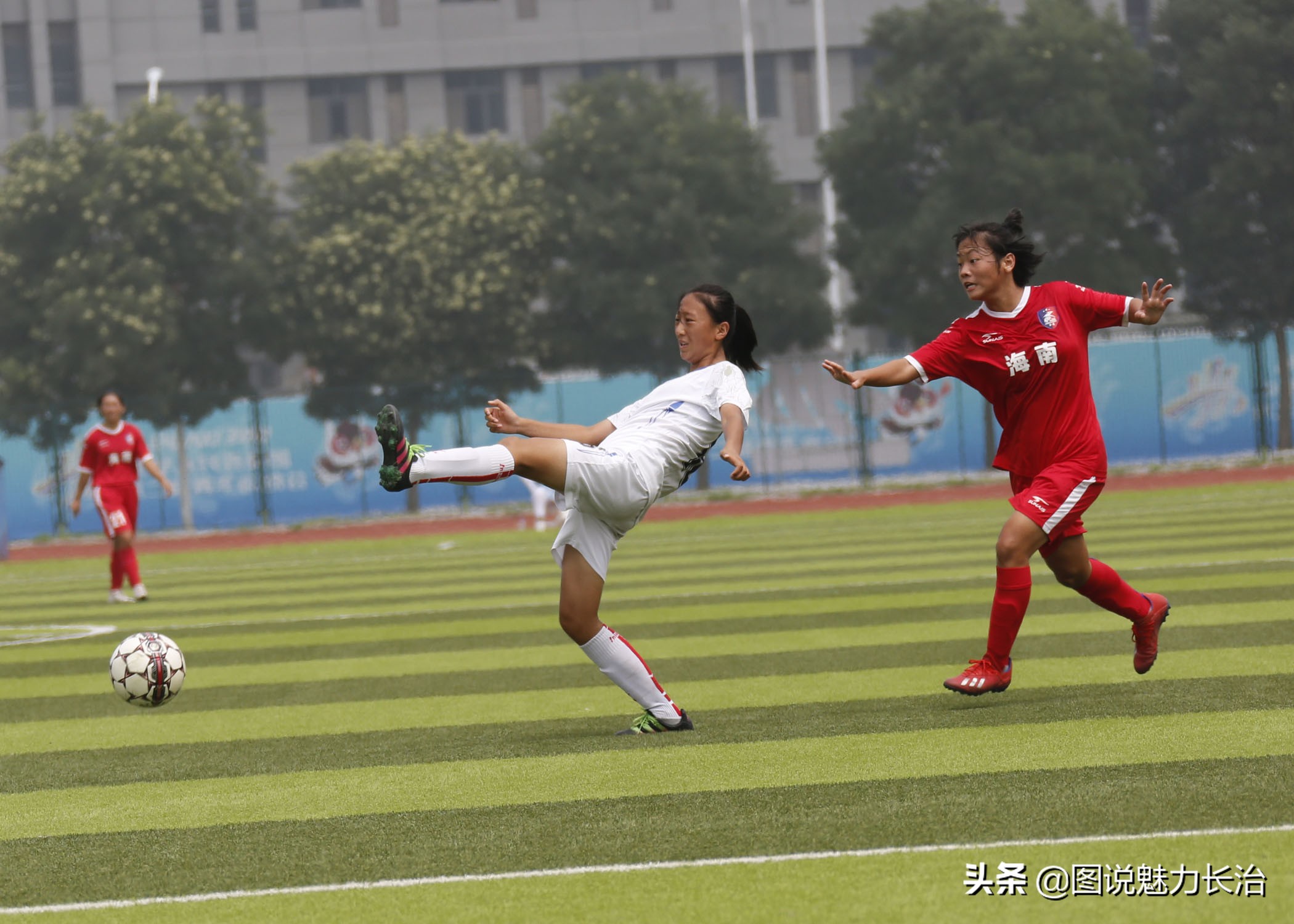 足球球员受伤瞬间,盘点足球比赛上的精彩瞬间