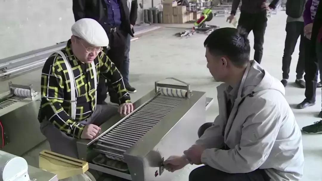 全自动凉皮机好用吗,最新型全自动凉皮机器的价格