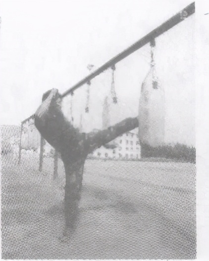 警用防暴棍和匕首警拳,警用防暴橡胶棍杀伤力