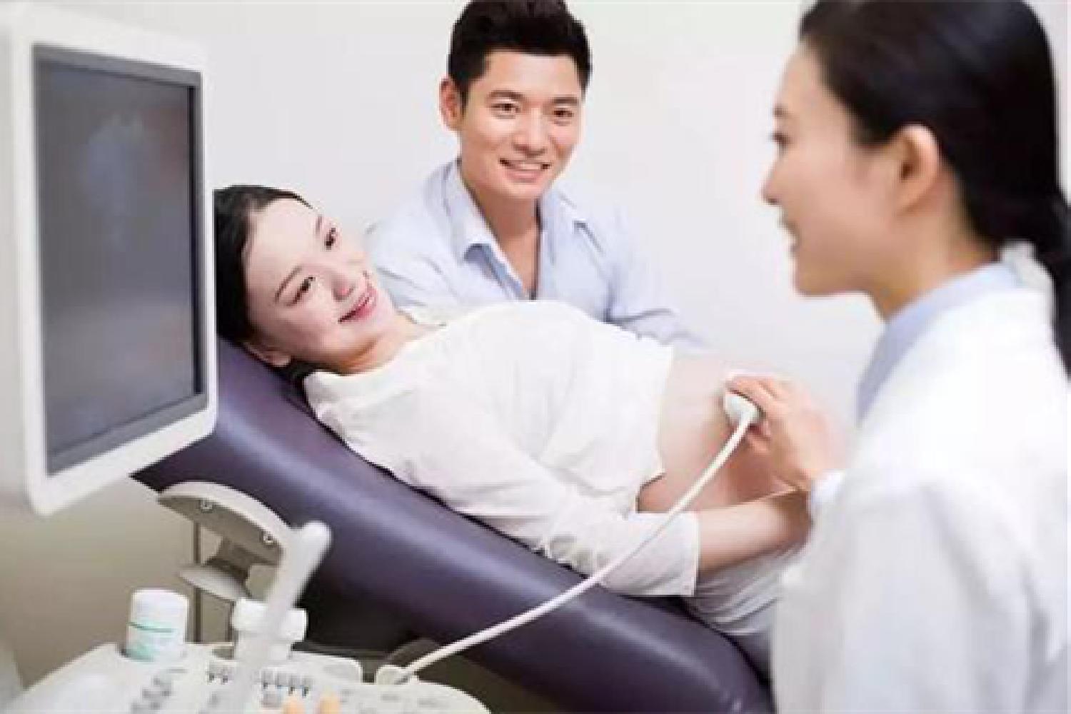 怀孕后做的第一次B超，对妈妈和宝宝都很重要，有四点必须知晓