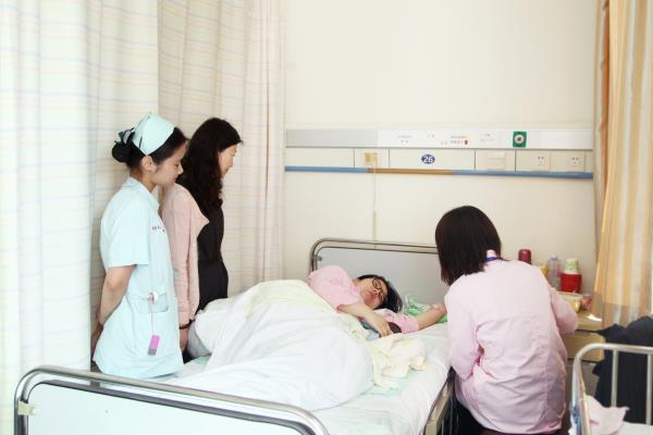 如何防止邻居带孩子上门讨奶,邻居非要抱我家宝宝怎么拒绝