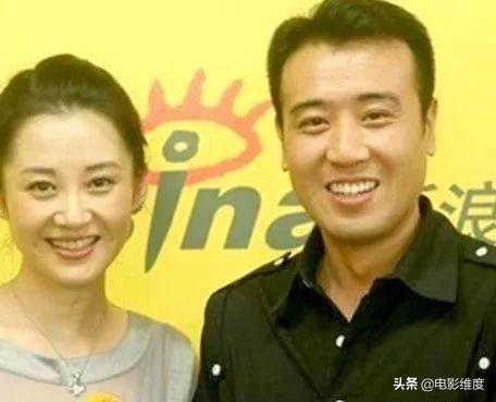 50岁于和伟妻子同台,于和伟和妻子最近的视频