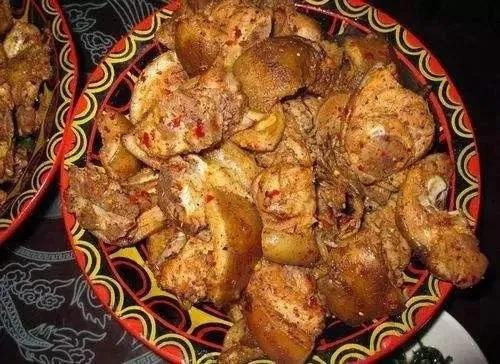 彝族和回族是一个民族吗,彝族是属于什么民族