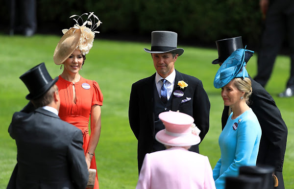 凯特王妃同款头饰,丹麦王储妃玛丽高跟鞋