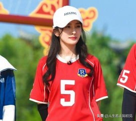 迪丽热巴杨颖踢足球,女明星杨颖排第几名