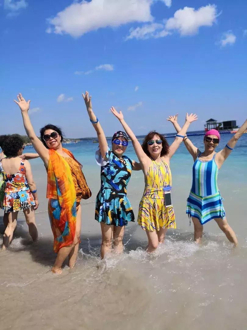 澶у鍑洪棬鏃呮父鎷嶇収濮垮娍鍚堣緫,涓浗澶у澶栧嚭鏃呮父