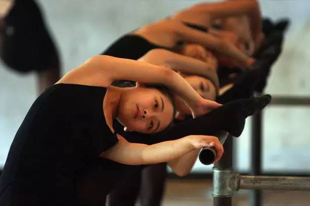 舞蹈基本功练习步骤视频,舞蹈基本功练习疼哭