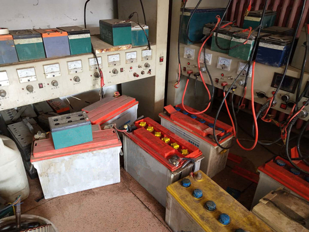 电动车电瓶60v20a放多少修复液,电动车电瓶加蒸馏水还是加修复液