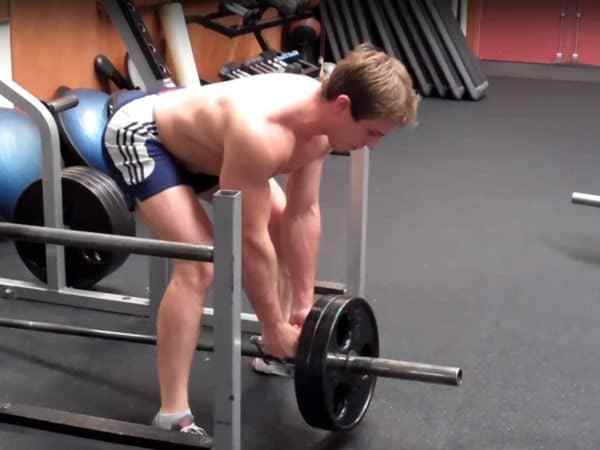 单划船练背的动作,划船式练背的正确锻炼方法