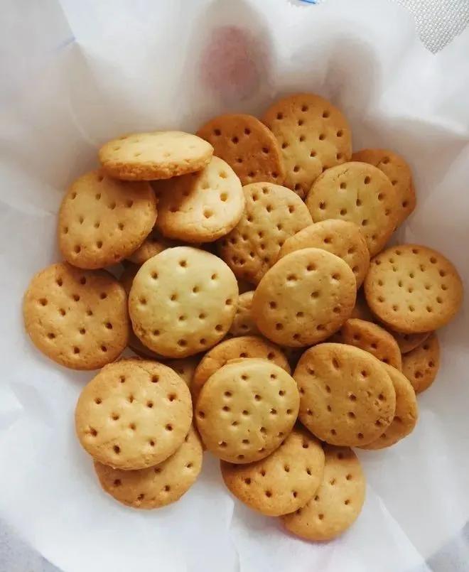 黄油100g的曲奇饼干配方 (酥脆曲奇饼干的最佳配方)