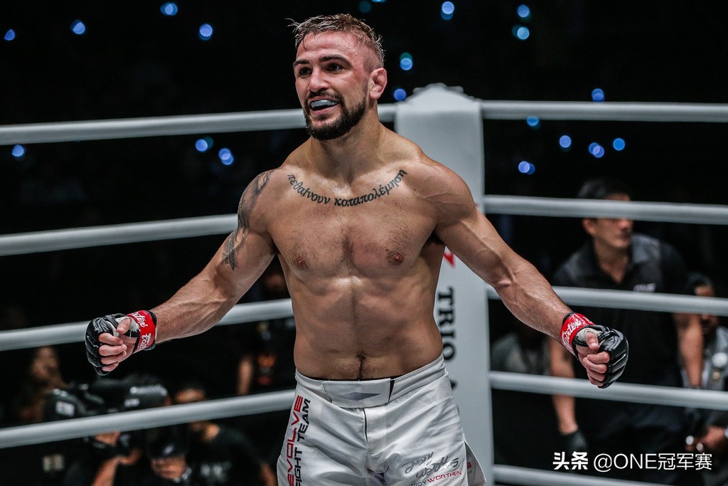 地面锤击TKO！陈磊第二回合不敌美国不败新星