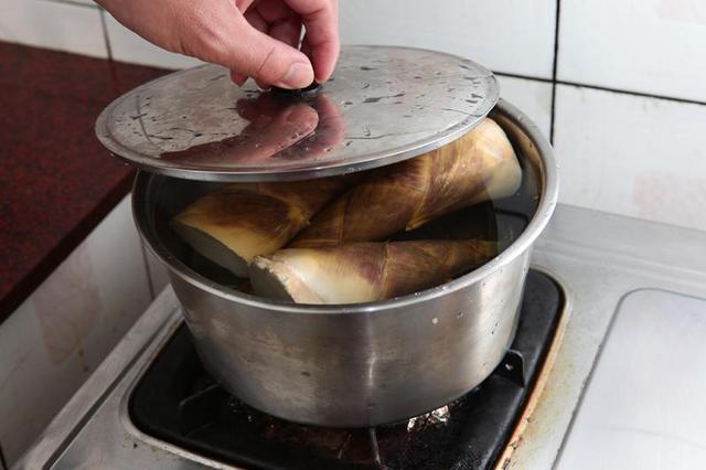 鲜竹笋怎样煮才熟得快,干竹笋该怎么煮才熟得快