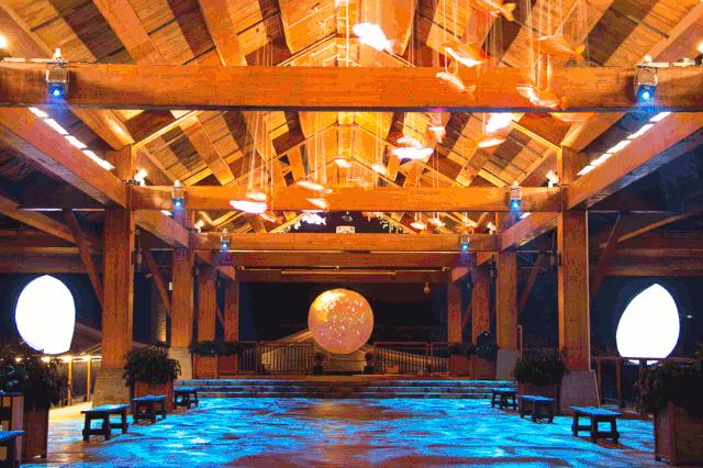 安顺旅游景点十里荷廊晚上演出,安顺山里江南灯会