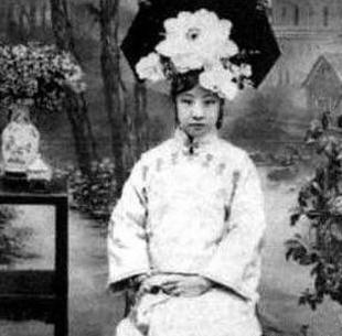 摆地摊的不一定就是地摊货,地摊不是想摆就能摆摊