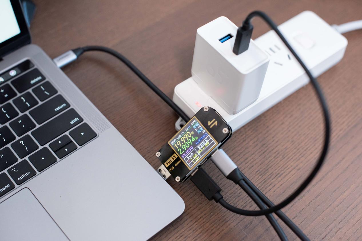 aigo便携式移动电源,aigo大容量移动电源