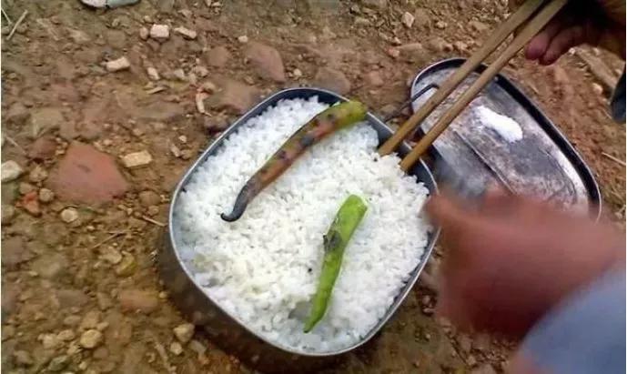 贵州150个学生被开除的事是真的吗,12名大学生一夜之间被开除