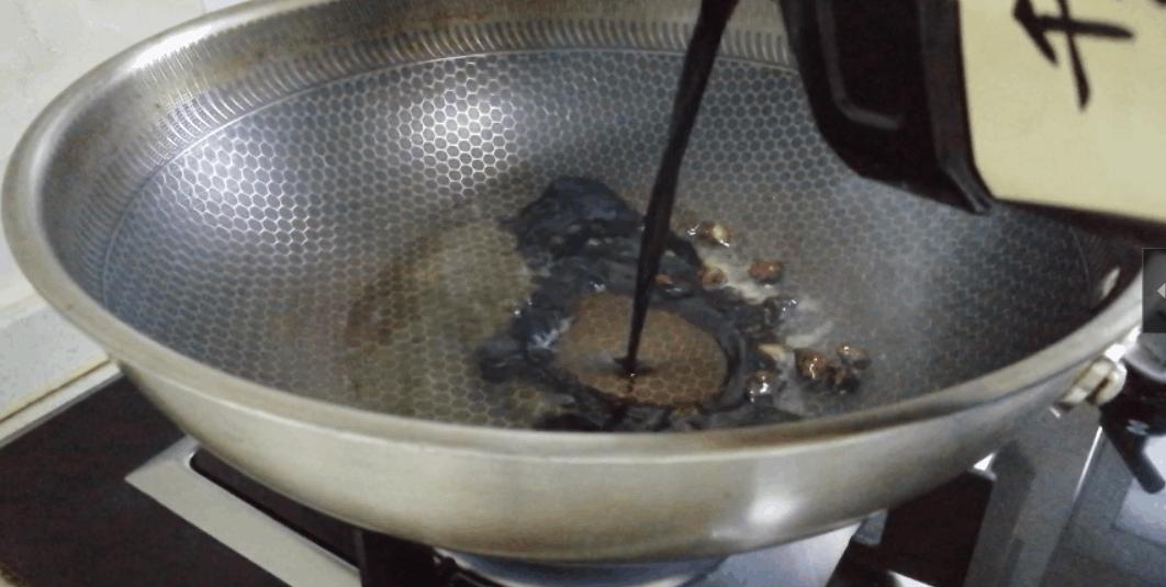 炒面不粘锅的技巧教你一招,做炒面酱油粘锅怎么办