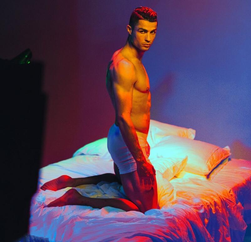 这个站在足坛巅峰的男人，身价翻了数十倍，34岁还有18岁的身体？