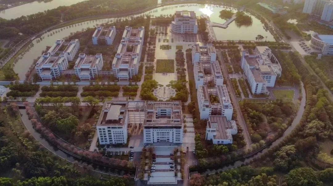 好的大学宿舍和差的大学的对比,大学宿舍差距大