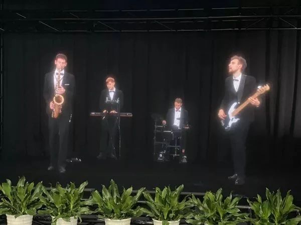 走进进博会|5G:1秒就能*载下**一部高清电影,卡一下都很难