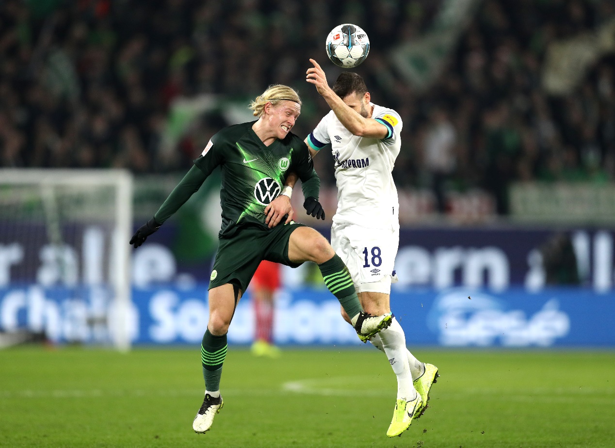 瑞士边路快马化身带刀侍卫，狼堡主场战平沙尔克