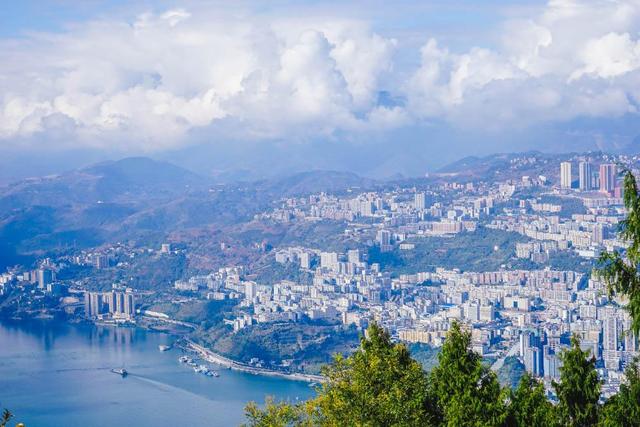 巫山究竟是一个什么样的地方，为什么重庆人都觉得他太遥远