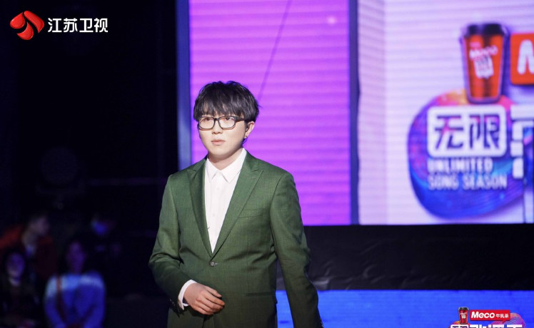 毛不易初次去我们的客栈,毛不易在亲爱的客栈玩魔方