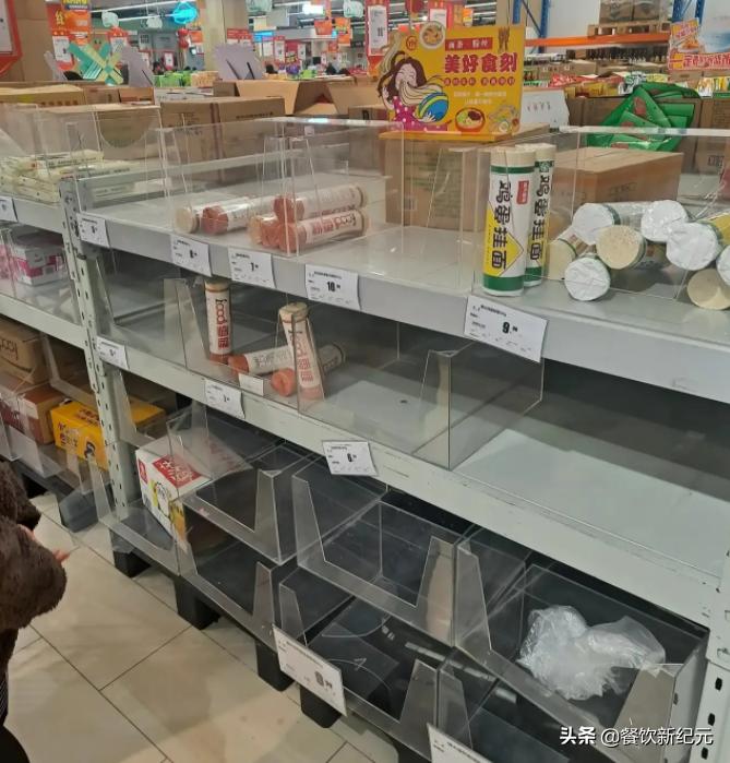 福州大爷大妈购买力爆发,老板无奈:不要互相伤害,不要买这么多