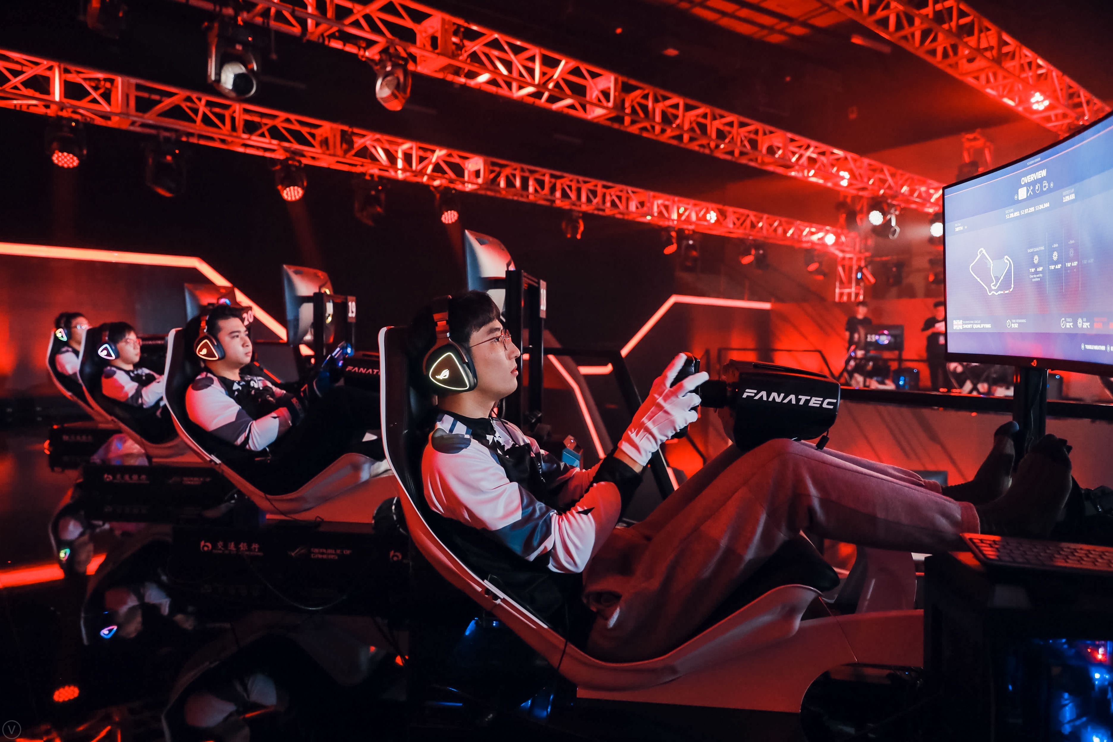 告诉孩子不要放弃自己的机会,每个小男孩都有赛车梦