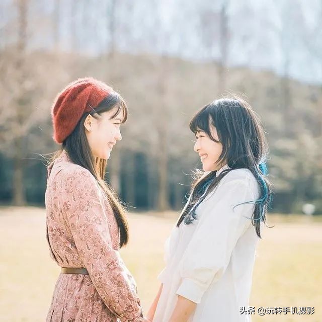 闺蜜拍照姿势创意二人,闺蜜雪地拍照姿势大全