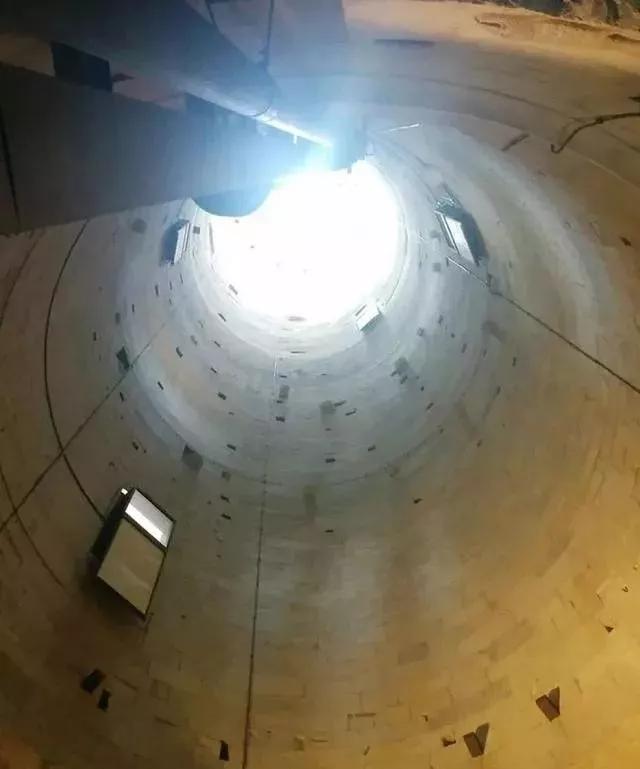 珠峰顶部岩石,珠峰顶部什么样子