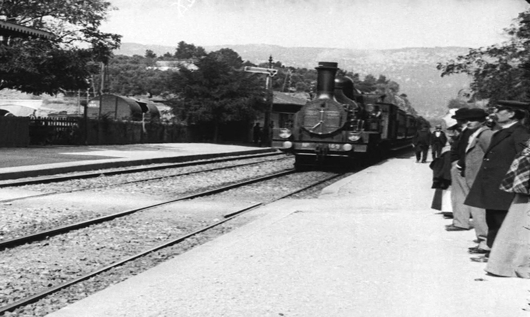 6部经典“火车电影”：当列车成为末日方舟，乘客们会和平相处吗