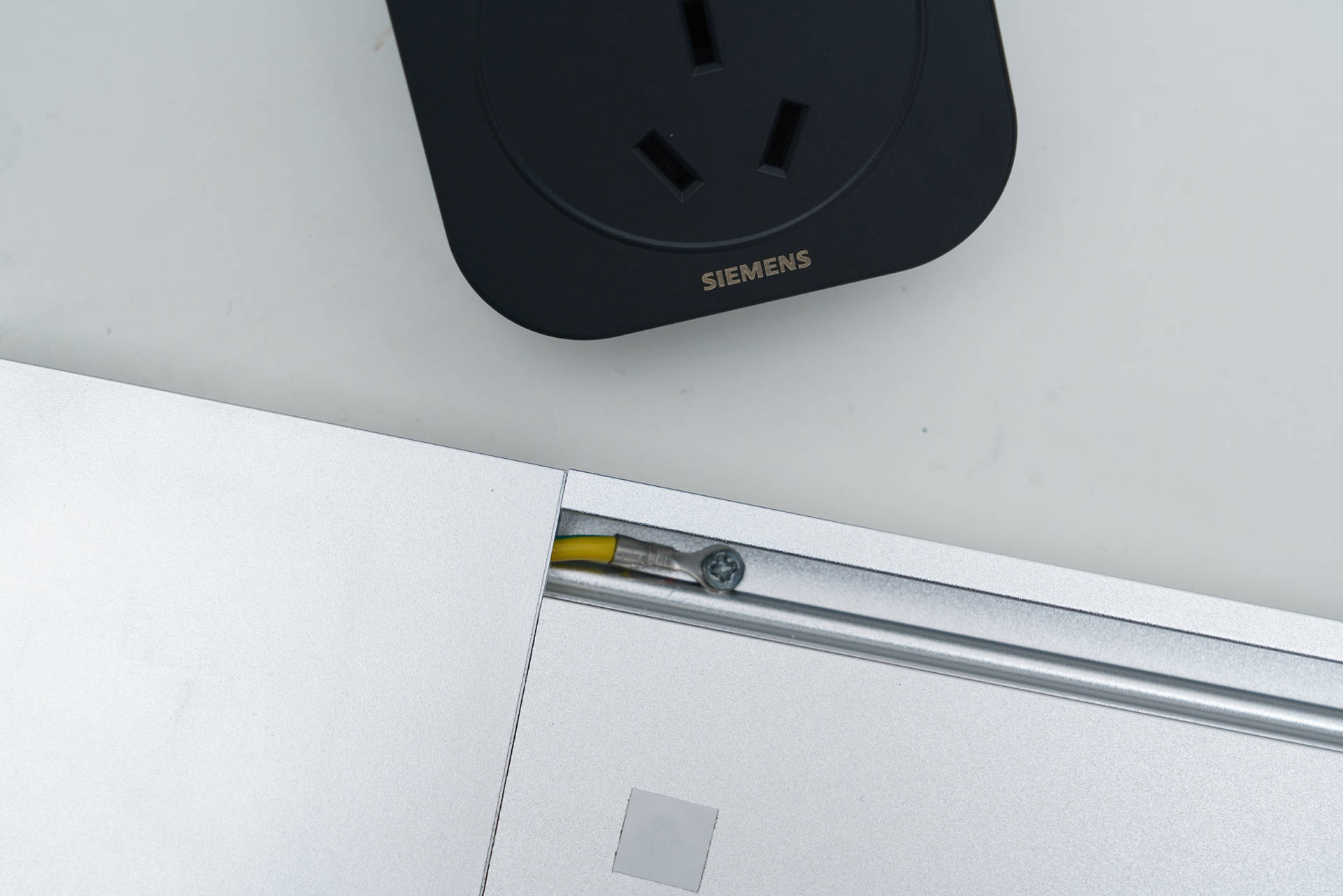 扩展式插座和轨道插座哪个好,嵌入式轨道插座和普通轨道插座