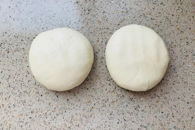 烙饼怎么做又软又劲道层多,家常烙饼怎么做好吃又松软酥脆