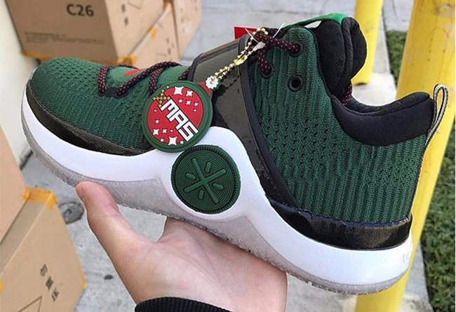 nba球员圣诞节穿什么鞋,nba球星平时穿什么鞋