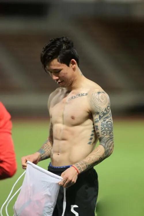 国足身材跟游泳队身材,国足身材好不好