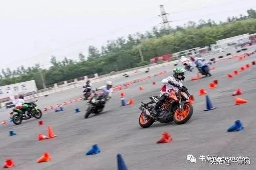 你认为金卡纳是糖还是药？